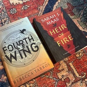 Fourth Wing Hardcover and Heir of Fire Book